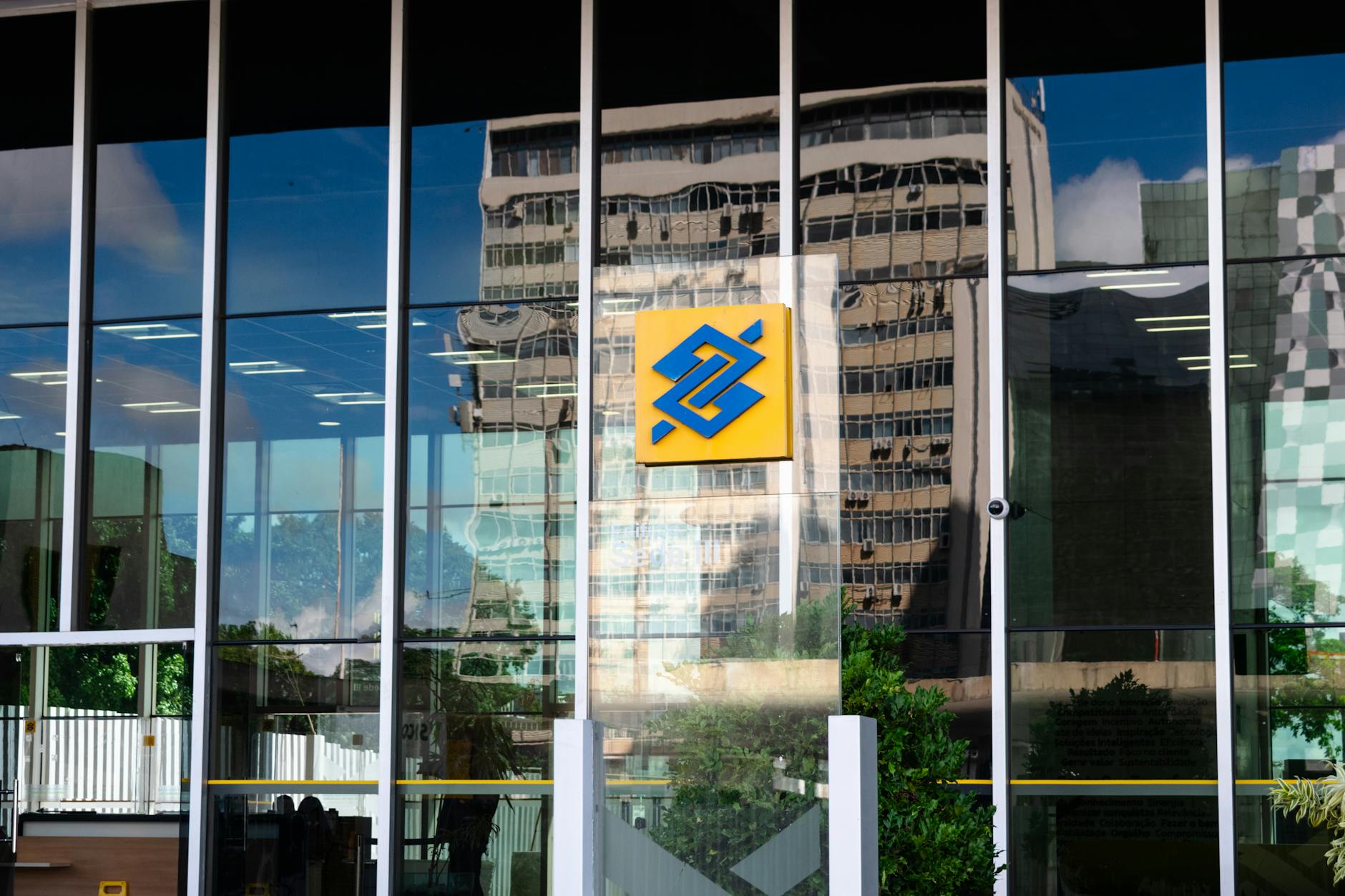 Imagem de encerramento — Bancos de Dados Vetoriais: Pinecone, Weaviate e Pgvector Comparados