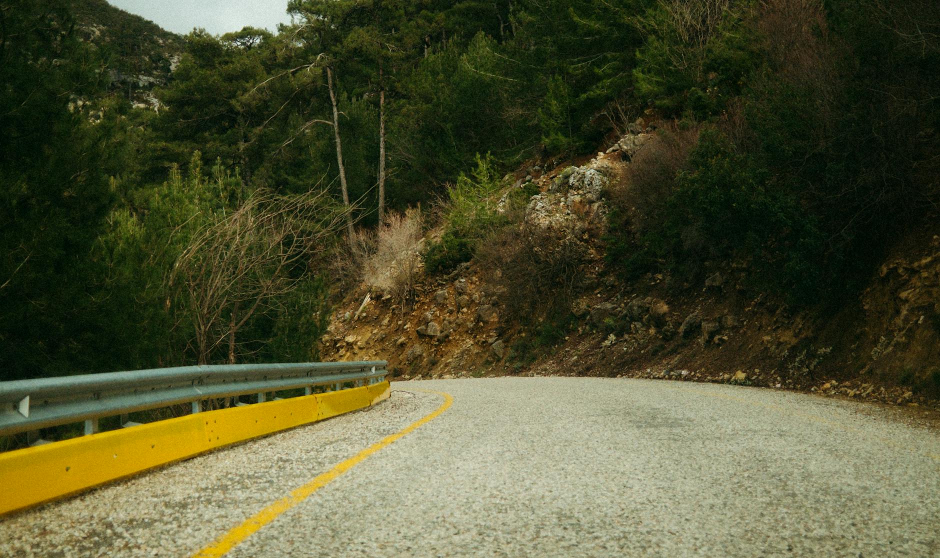 Imagem de capa — Guardrails para IA: Controlando Outputs de Modelos em Produção