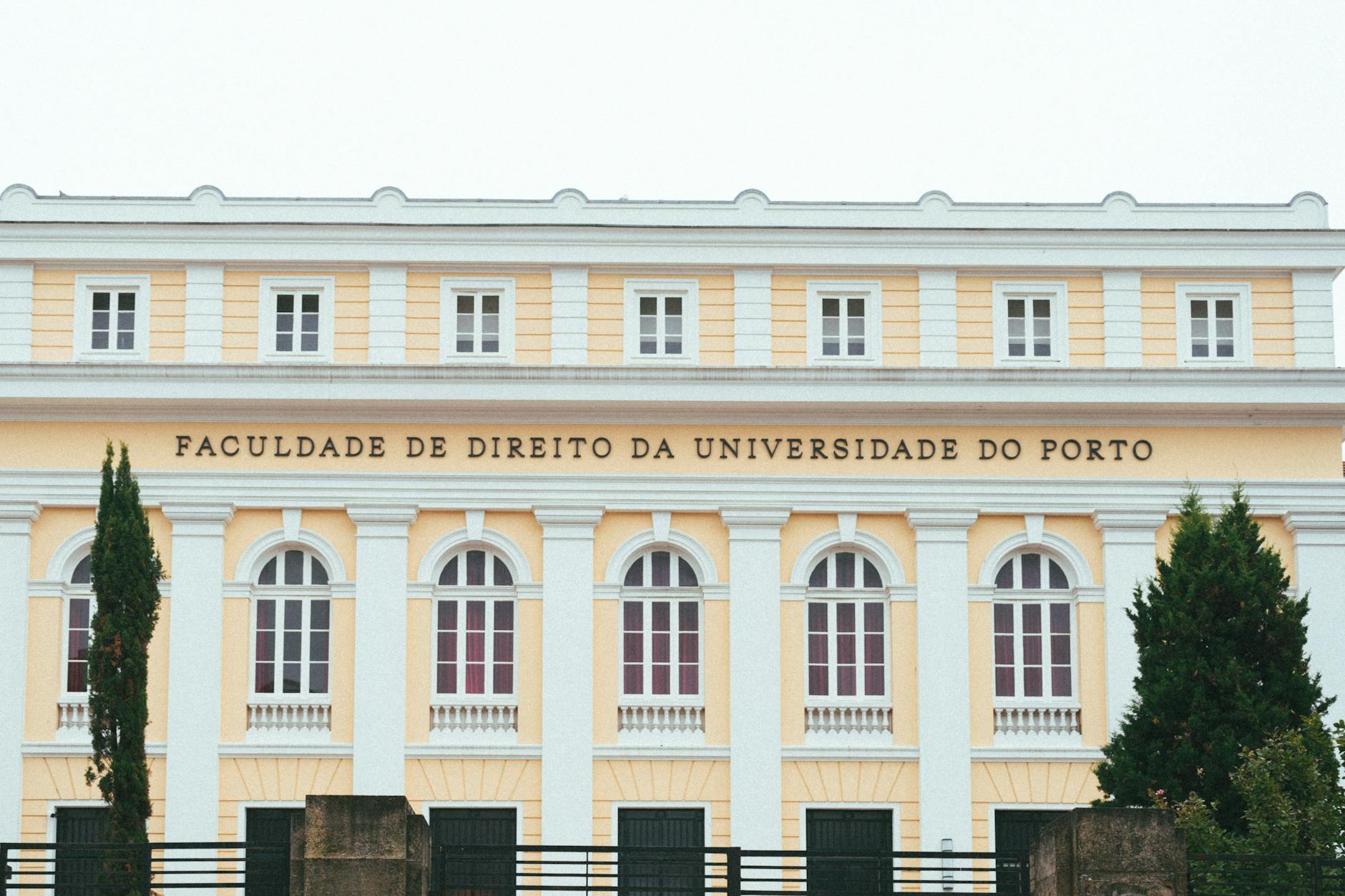 Imagem de capa — IA e Direito Autoral: Quem Detém a Autoria das Criações Artificiais?