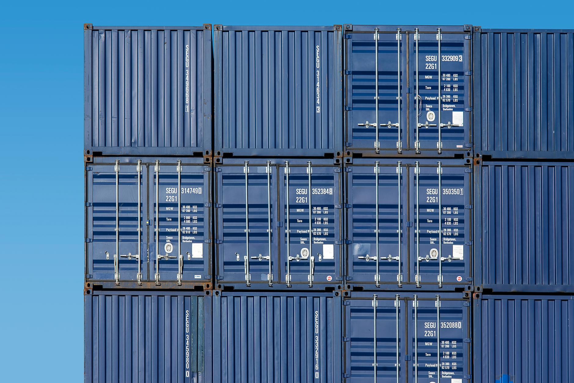 Imagem de capa — Kubernetes e Contêineres: A Base da Infraestrutura Moderna