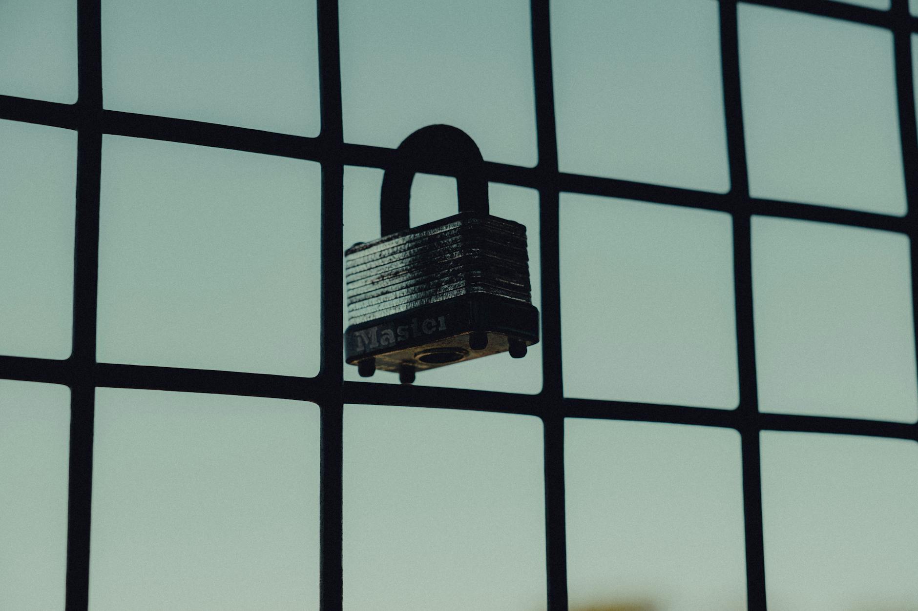 Imagem de capa — Segurança em LLMs: Prompt Injection e Jailbreak Attacks